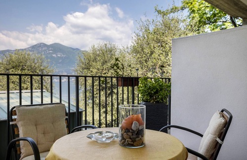 Brenzone sul Garda Apartment | Studio Apartment 'Tiny' with Shared Terrace and Wi-Fi