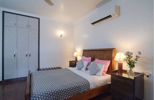 Sushant Lok Bed & Breakfast | Studio Apartment with kitchen and balcony near Huda City Metro, Gurgaon