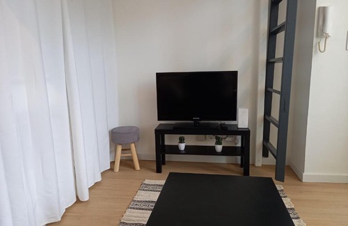 Maladiere Apartment | Studio avec terrasse en résidence calme à Dijon.