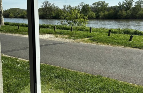 Beaugency Apartment | Studio Avec vue sur Loire et Grand Jardin. Animaux Accepter !