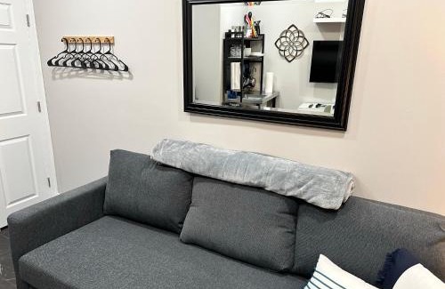 Wayne Apartment | Studio, Beautiful & Convenient Downtown Devon