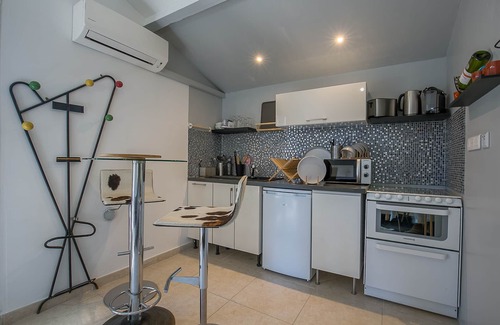 Le Beausset Apartment | Studio "belle époque" in Le Beausset in the heart of nature - Swimming pool
