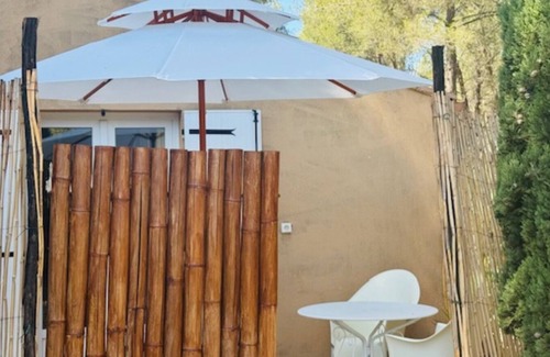 Le Beausset Apartment | Studio "belle époque" in Le Beausset in the heart of nature - Swimming pool