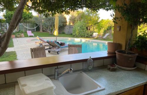 Serignan-du-Comtat Apartment | Studio bord de piscine