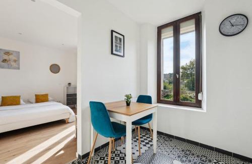 Charleville-Mezieres Apartment | Studio budget avec parking