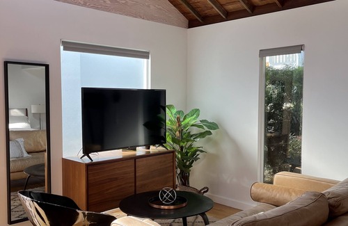 Venice Apartment | Studio Bungalow in Charming Venice Courtyard