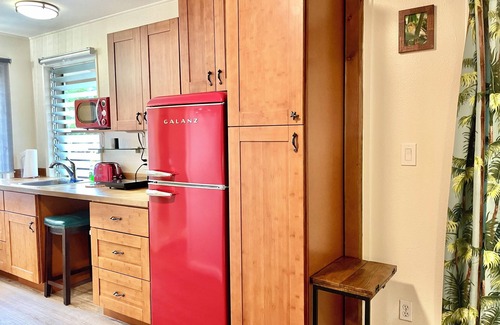 Ewa Beach Cottage | Studio by the ocean. Oceanfront property with WiFi, AC, parking, great location.
