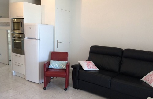 La Cote Radieuse Apartment | Studio cab 30m2 + 8m2 terrace facing the sea, private parking, air conditioning, WIFI