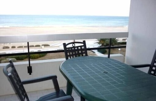 La Cote Radieuse Apartment | Studio cab 30m2 + 8m2 terrace facing the sea, private parking, air conditioning, WIFI