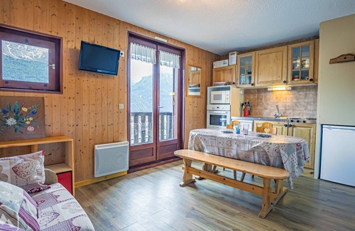 Aussois Apartment | Studio cabin 3 pers South balcony on snow front