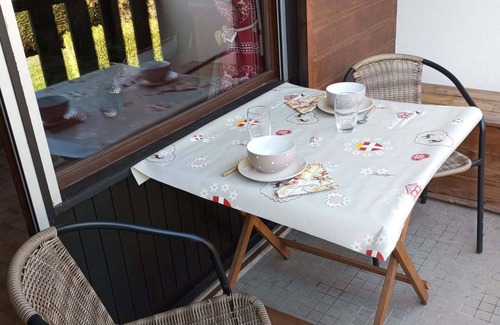 Samoens Apartment | Studio cabin, balcony, internet, pets allowed