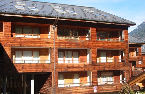 Saint-Jean-dʼAulps Apartment | Studio cabin at the foot of the slopes with private pool and parking in Saint-Jean-d'Aulps