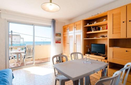 Narbonne-Plage Apartment | Studio cabine à 20m de la plage avec balcon et parking à Narbonne-Plage - FR-1-409-140