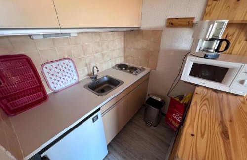 Les Angles Apartment | Studio cabine avec balcon, ascenseur et coin repas - FR-1-593-99