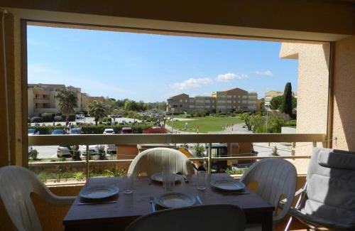 La Londe-les-Maures Apartment | Studio cabine avec vue mer à 2 pas de la plage, parking et local vélo, La Londe-les-Maures - FR-1-251-705
