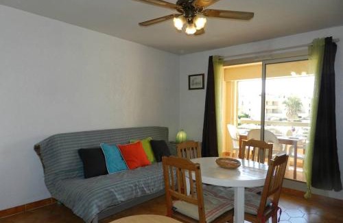 La Londe-les-Maures Apartment | Studio cabine avec vue mer à 2 pas de la plage, parking et local vélo, La Londe-les-Maures - FR-1-251-705