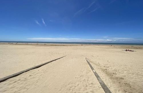Saint-Jean-de-Monts Apartment | Studio cabine 4 pers. avec balcon et parking, proche plage - FR-1-224C-176