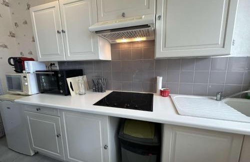 Saint-Jean-de-Monts Apartment | Studio cabine 4 pers. avec balcon et parking, proche plage - FR-1-224C-176
