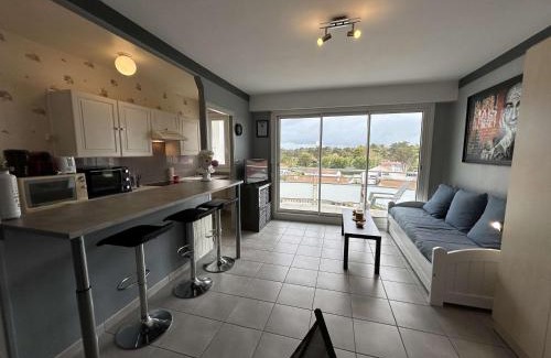 Saint-Jean-de-Monts Apartment | Studio cabine 4 pers. avec balcon et parking, proche plage - FR-1-224C-176