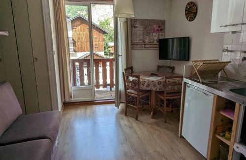 Valloire Apartment | Studio cabine pour 3 personnes avec balcon Ouest, au centre de Valloire, proche commerces et ski - FR-1-263-461