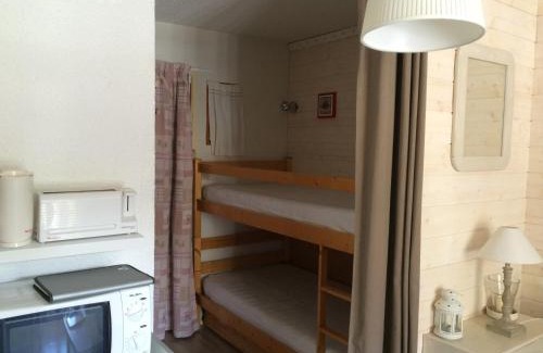 Valloire Apartment | Studio cabine pour 3 personnes avec balcon Ouest, au centre de Valloire, proche commerces et ski - FR-1-263-461
