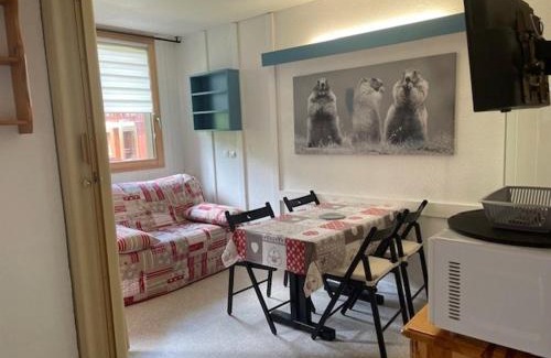 Montchavin Apartment | Studio chaleureux au centre, balcon, proche télécabine - FR-1-181-2827