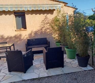 Peymeinade Apartment | Studio climatisé dans villa calme à 15km de Cannes
