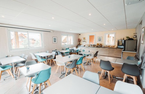 Ax-les-Thermes Apartment | Studio climatisé | À deux pas du centre + piscine