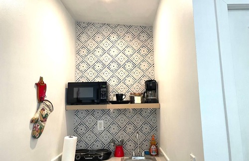 Coral Way Cottage | Studio close to Everything - 6S