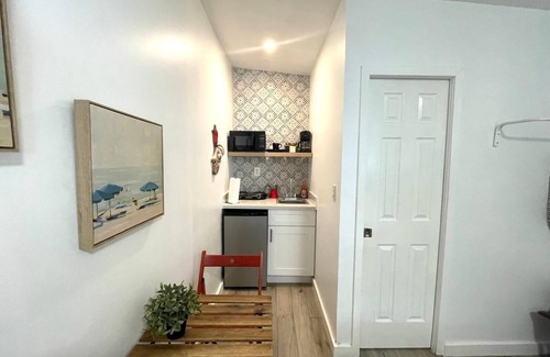 Coral Way Cottage | Studio close to Everything - 6S