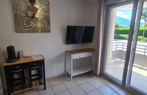 Albertville Apartment | Studio cosy avec parking fermé.