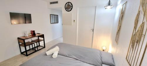 Lourdes Apartment | STUDIO COSY - VUE MONTAGNE - CLIM - GARE