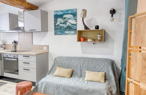Trevoux Apartment | Studio d'Artiste in the heart of medieval streets