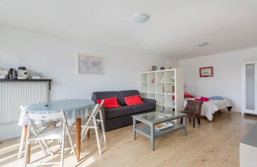 Sainte-Foy-les-Lyon Apartment | Studio du Maréchal
