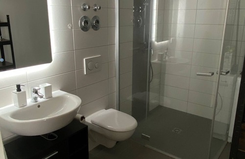 Lueneburg Apartment | Studio 'Ein Zimmer Mit Blick' with Balcony and Wi-Fi