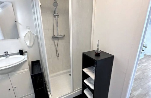 Esbly Apartment | Studio en Bois Blanc, Proche Disneyland