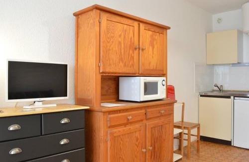 Fleury Apartment | Studio en Front de Mer à Saint-Pierre-la-Mer avec Loggia - 100m de la Plage, 200m du Centre - FR-1-229D-61