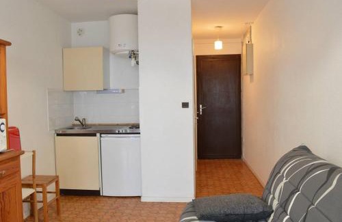 Fleury Apartment | Studio en Front de Mer à Saint-Pierre-la-Mer avec Loggia - 100m de la Plage, 200m du Centre - FR-1-229D-61