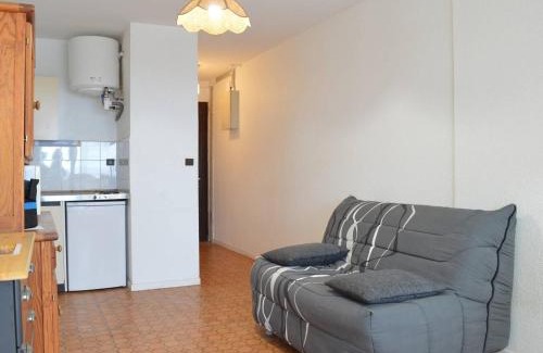 Fleury Apartment | Studio en Front de Mer à Saint-Pierre-la-Mer avec Loggia - 100m de la Plage, 200m du Centre - FR-1-229D-61