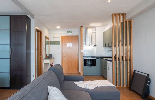 Gijon City Centre Apartment | Studio 'En Playa San Lorenzo' with Sea View and Wi-Fi
