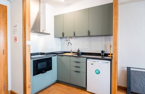 Gijon City Centre Apartment | Studio 'En Playa San Lorenzo' with Sea View and Wi-Fi
