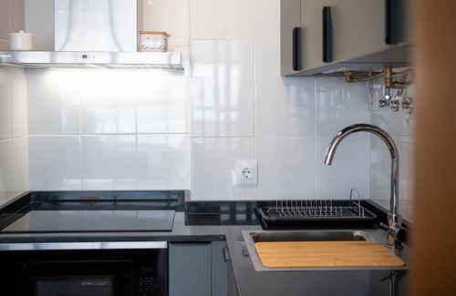 Gijon City Centre Apartment | Studio 'En Playa San Lorenzo' with Sea View and Wi-Fi
