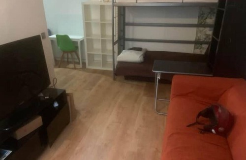 La Villette Apartment | Studio en Plein Cœur Paris Metro en bas de l Immeuble Hausamnien