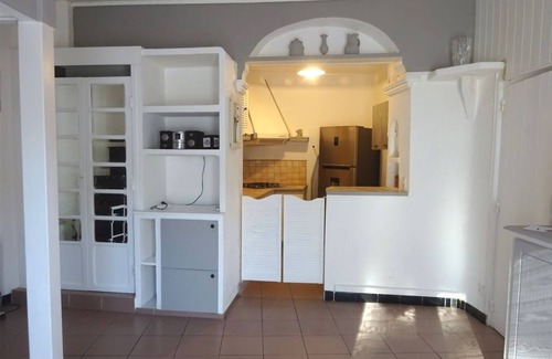 Bastide Giraud Apartment | Studio en RDJ Paisible a 5 mn de la Plage & Port de Marina et Parc de Vaugrenier