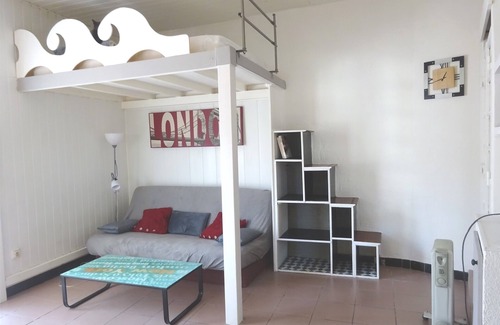 Bastide Giraud Apartment | Studio en RDJ Paisible a 5 mn de la Plage & Port de Marina et Parc de Vaugrenier