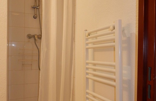 Secteur 2 Apartment | Studio English courtyard 1 TVA