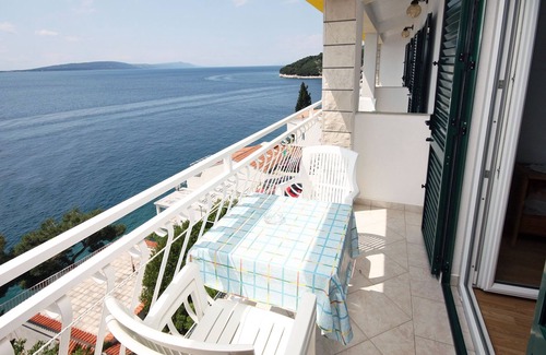 Drvenik Apartment | Studio flat with balcony and sea view Drvenik Gornja vala, Makarska (AS-4890-a)