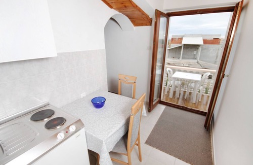 Vrsi Apartment | Studio flat with balcony and sea view Vrsi - Mulo, Zadar (AS-5796-a)