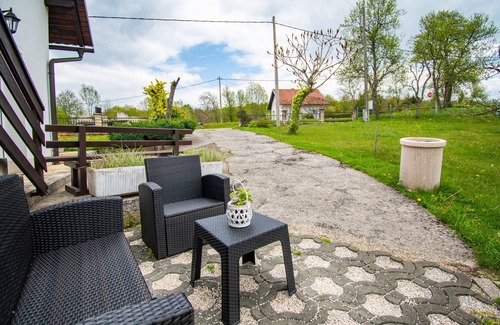Lipovaca Dreznicka Apartment | Studio flat with terrace Lipovača, Plitvice (AS-19450-a)