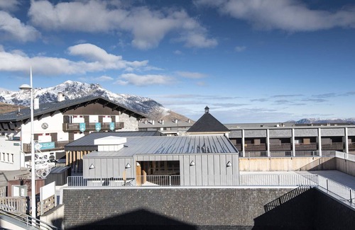 Pla d'Adet Apartment | Studio for 4 near the slopes with parking and pets allowed in Saint-Lary-Soulan